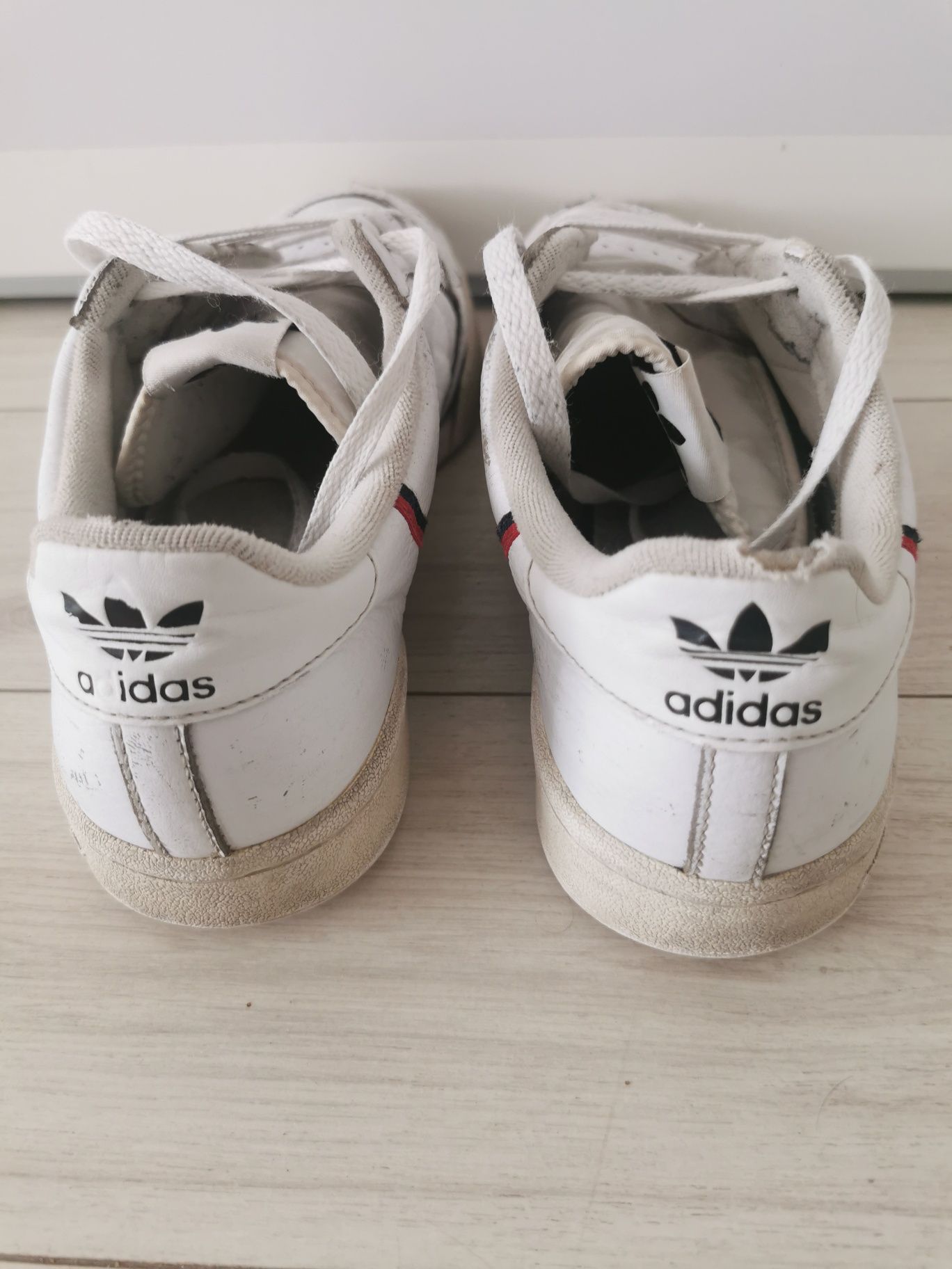 Adidas (Tamanho 42)