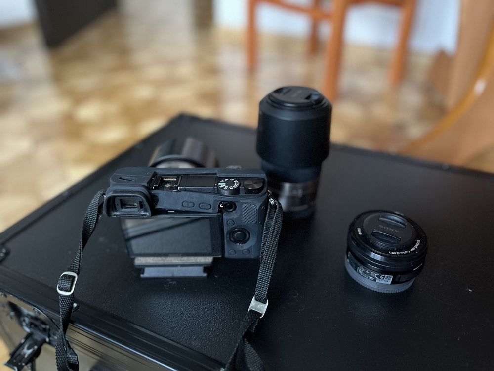 Aparat Sony A6300 + Gimbal FEIYU TECH plus walizka / trzy obiektywy