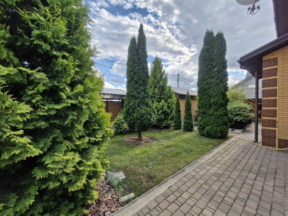 Двоповерховий дуплекс с сучасним капітальним ремонтом