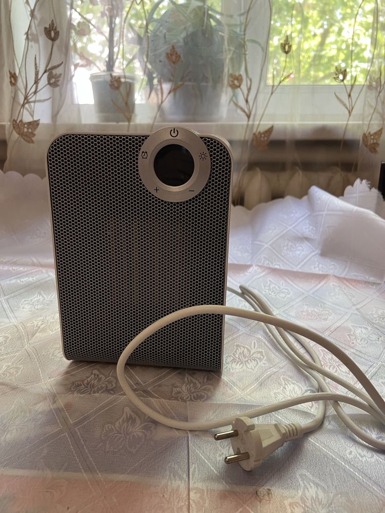 Портативний керамічний обігрівач Rovus Handy Heater.