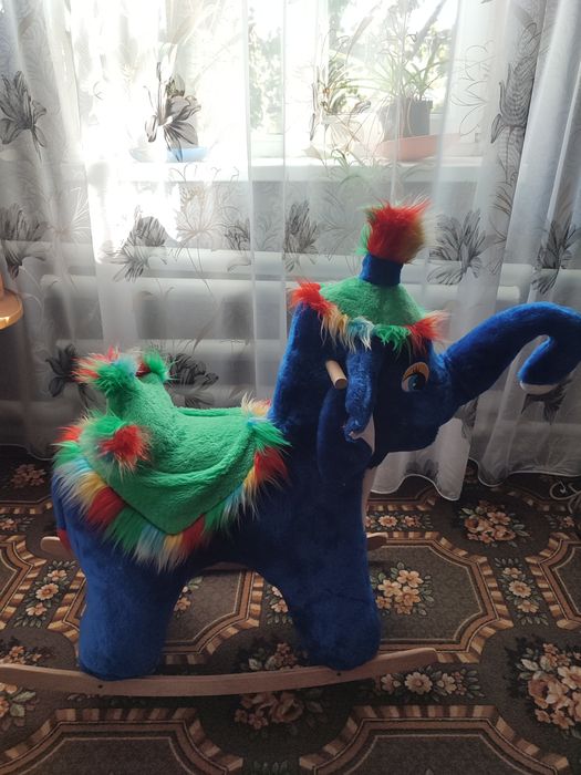 Гойдалка слон для дитини