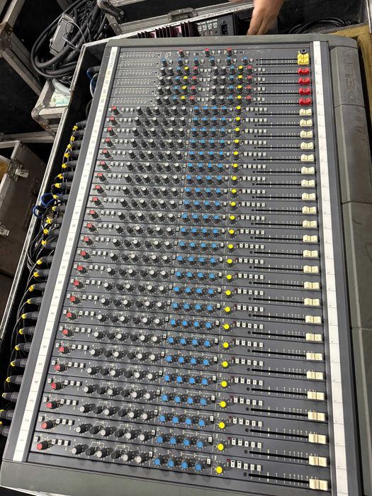 Mesa Mistura Soundcraft Delta 24/4/2