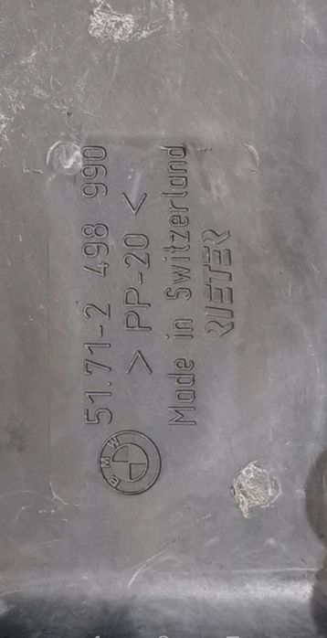 Oryginalne nadkole krótkie przód BMW E39 M-pakiet. Strona prawa.