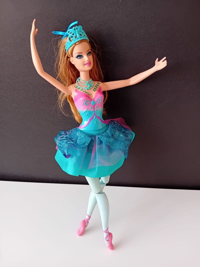 Barbie bailarina com articulações na perna