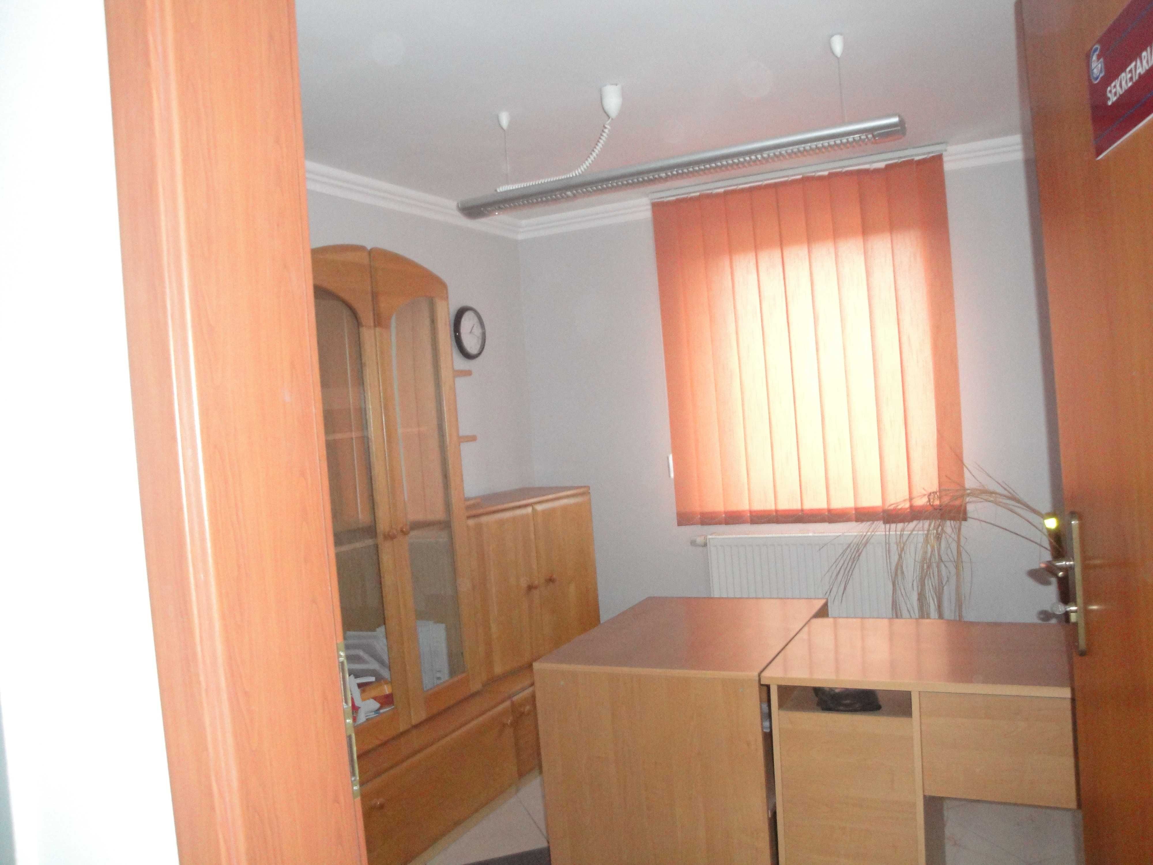 Budynki pod działalność 297 m2.