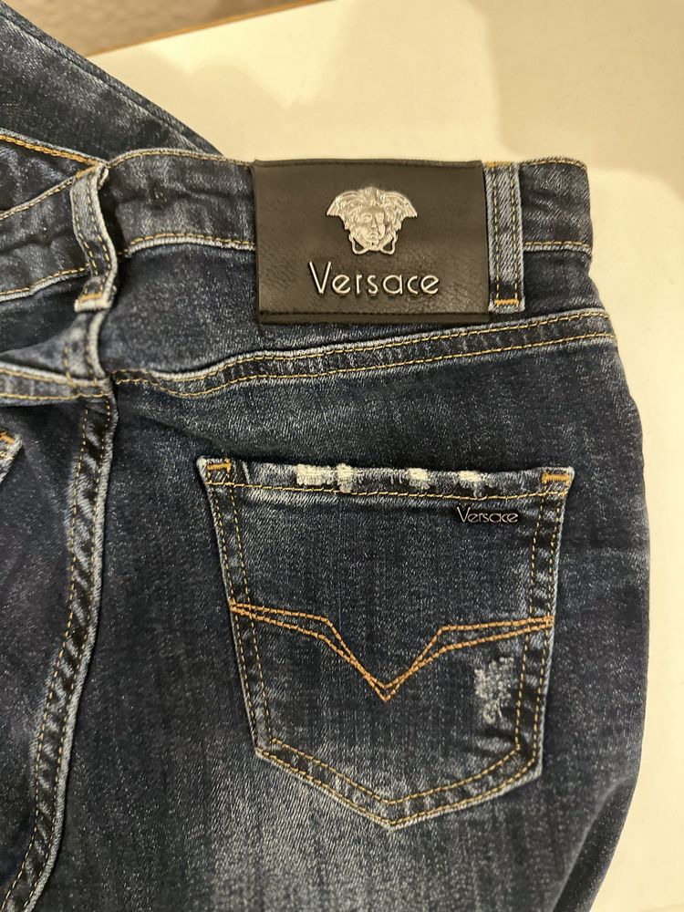 Продам джинси  Versace