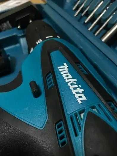 Профессиональный  шуруповерт  Makita с набором бит