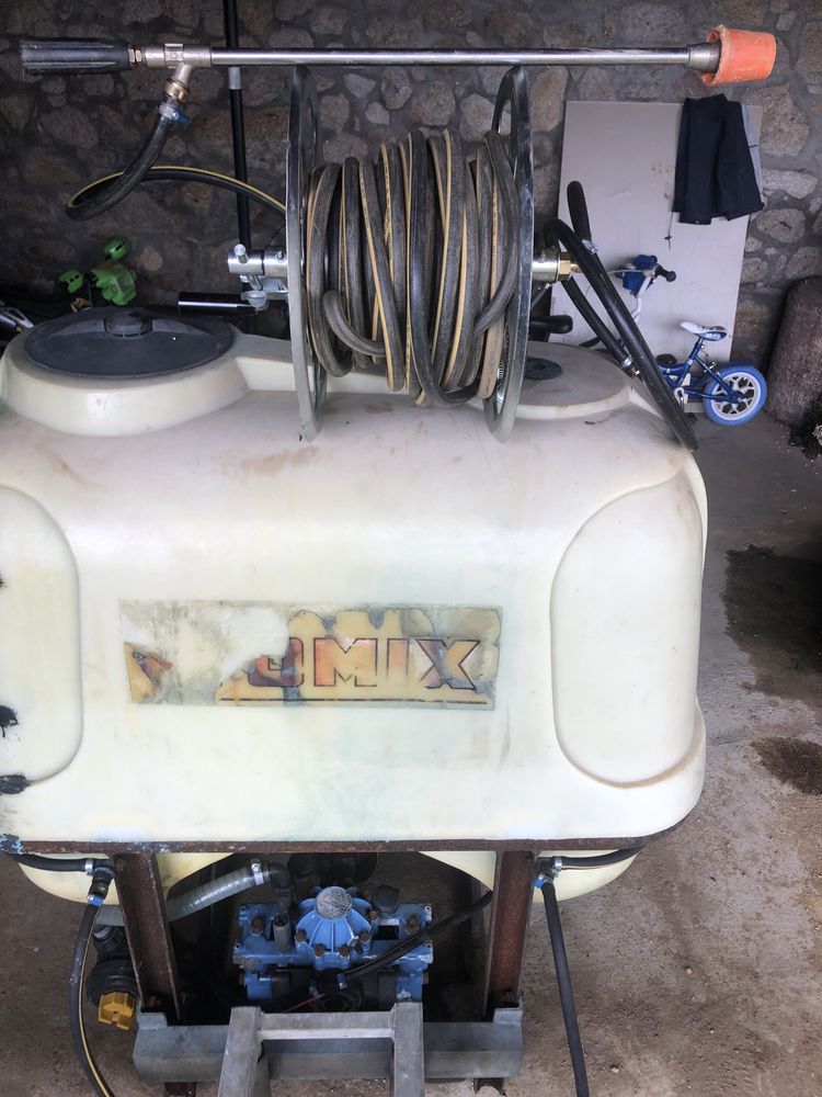 Vendo pulverisador  de 400 litros
