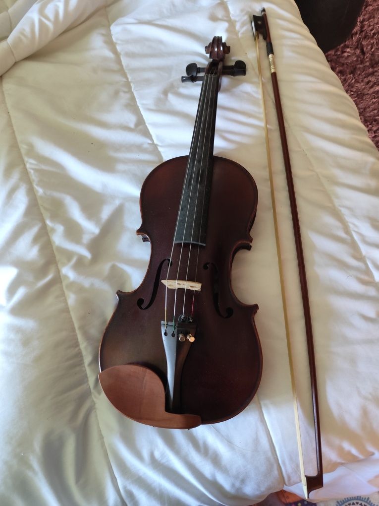 Violino antigo em bom estado