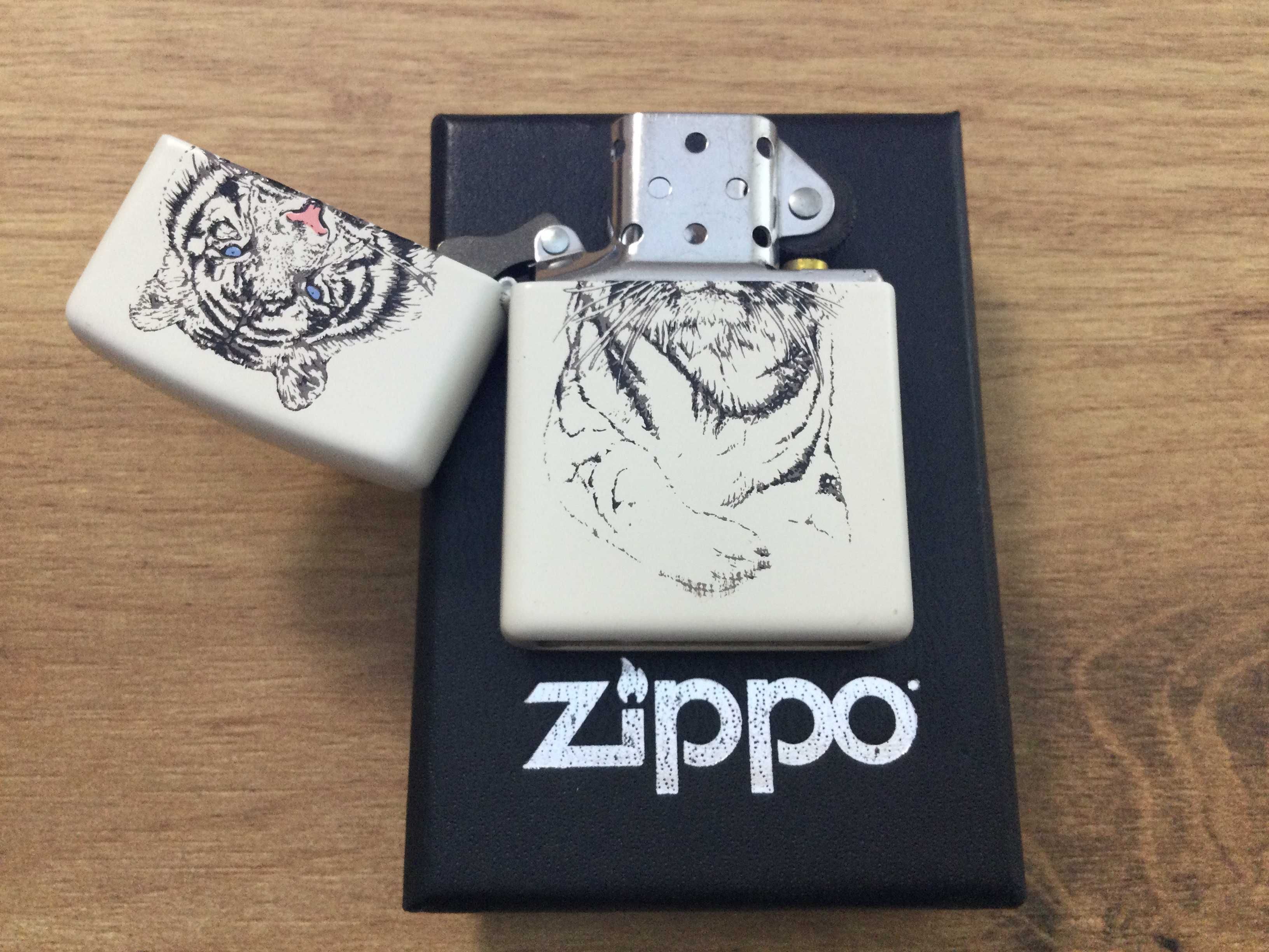 Новая зажигалка Zippo 24810 WHT TGR