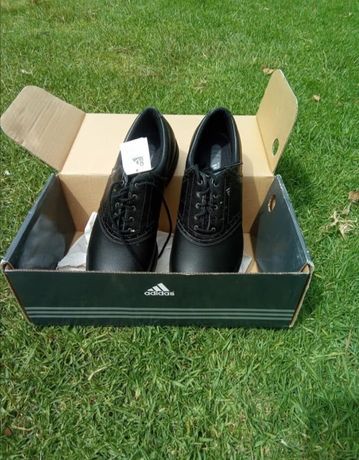 Sapatos de golf adidas novos