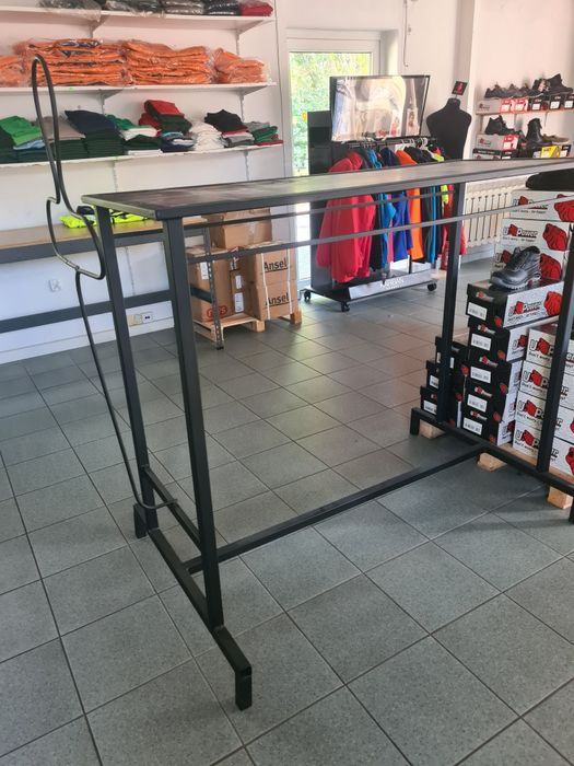 Stojak wieszak ekspozytor do sklepu hurtowni