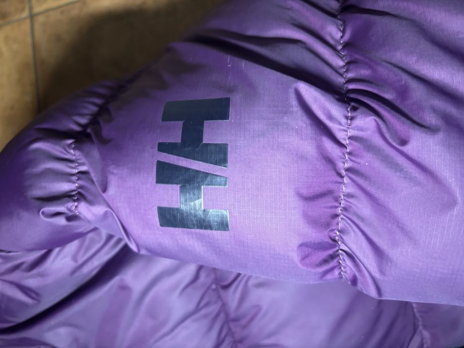 Продам пуховик helly hansen