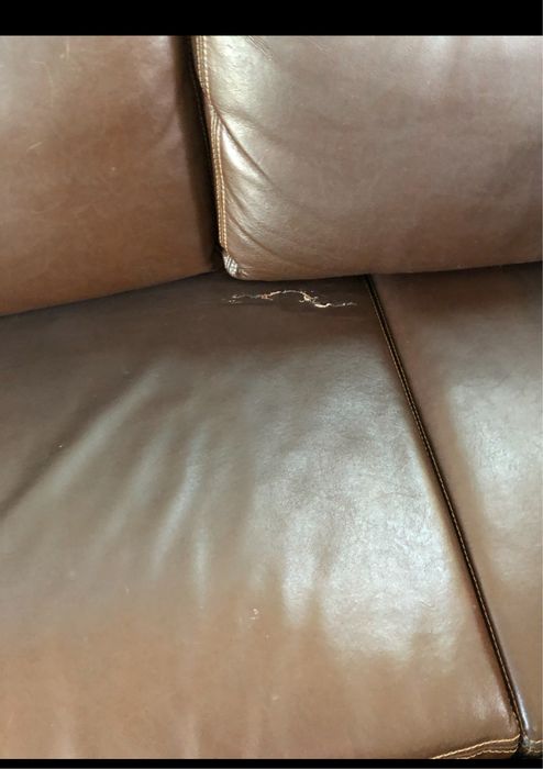 Sofa em pele com chaise longue