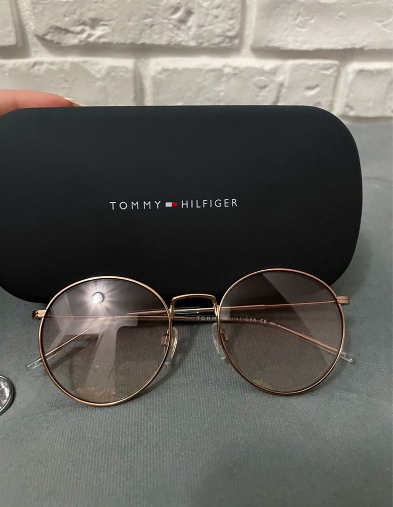 Nowe okulary przeciwsłoneczne Tommy Hilfiger TH1586/S