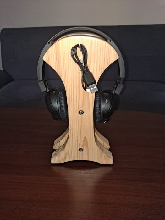 Drewniany stojak na słuchawki