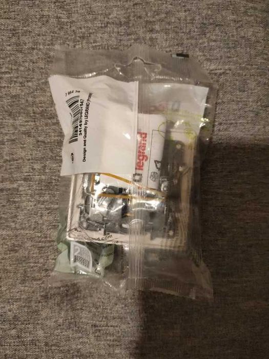 Legrand niloe gniazdo 2x2p +z ( z uziemniem) gniazdko białe