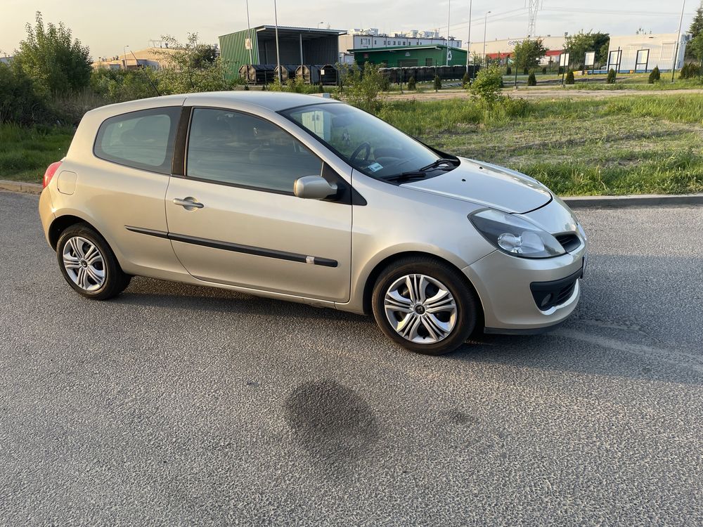 Renault Clio 3  1.6 benzyna/ po rozrzadzie /sprzeglo/ tarcze NOWE