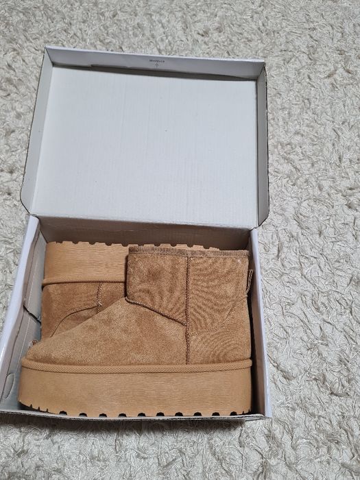 Уги женские,тёплые,не подошли по размеру,классные