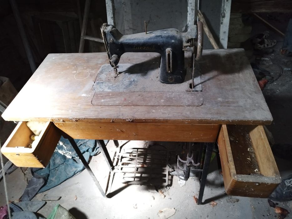 Retro maszyna Łucznik na pedał maszyna PRL