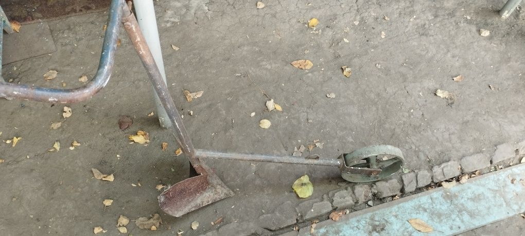 Плуг ручной в хорошем состоянии