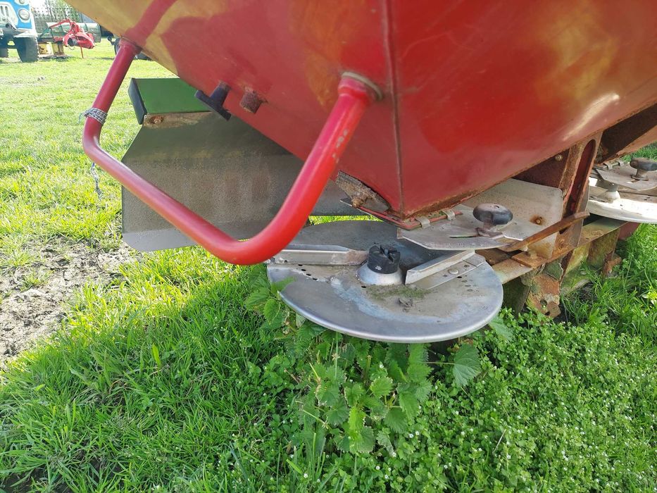 Unia MX950 Розкидач мінеральних добрив