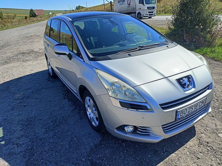 Peugeot 5008 1.6 бензин