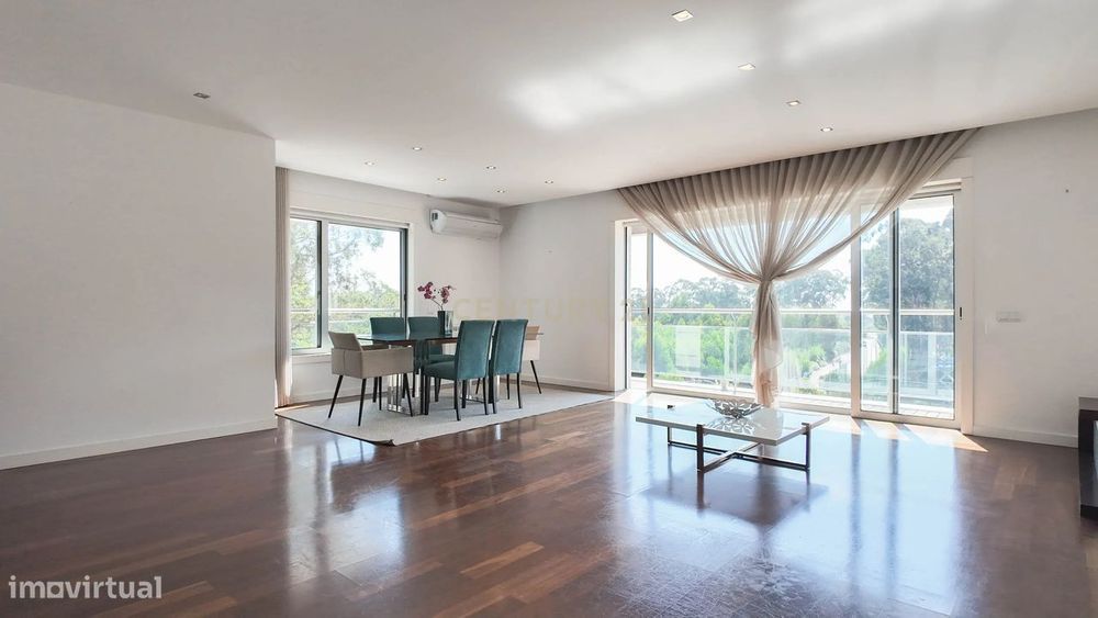 Espaçoso e luminoso T4, com 2 Suítes, 3 frentes, perto da praia e área