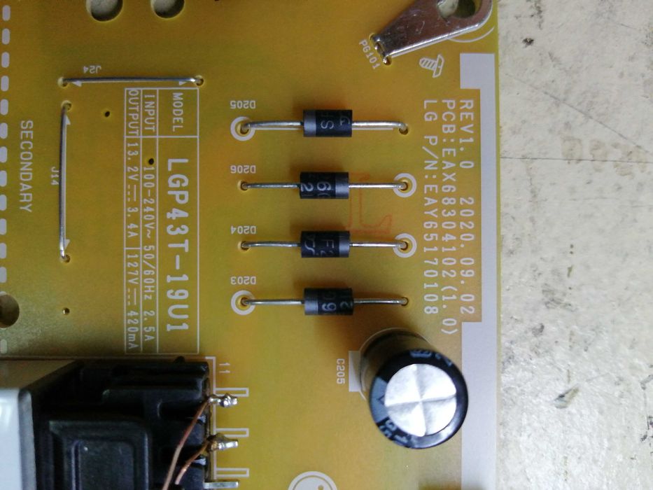 Várias fontes de alimentação tv