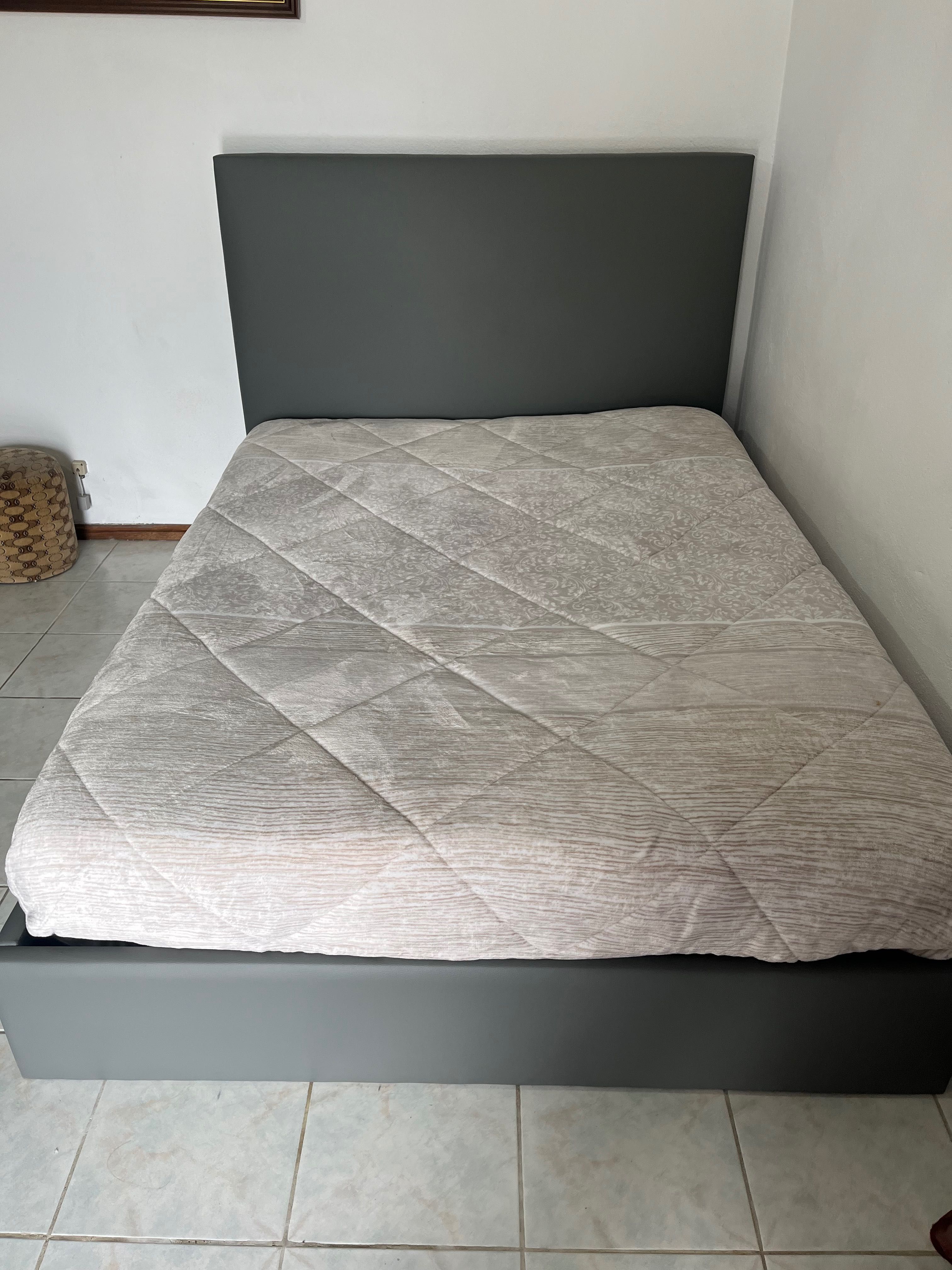 Cama 190x140cm em Napa