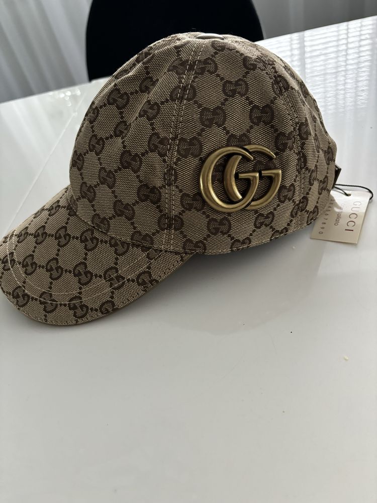 Gucci czapka z daszkiem brazowa monogram logo miu celin
