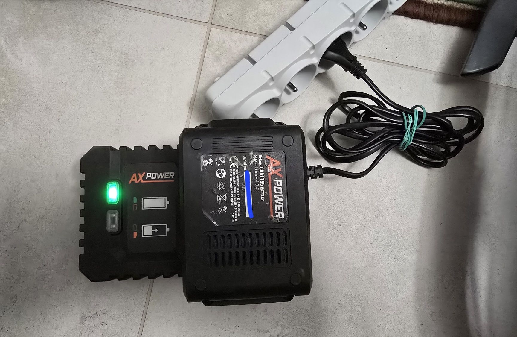 VARO Akumulatorowa pilarka ręczna 20V, aku 4Ah, ładowarka, walizka