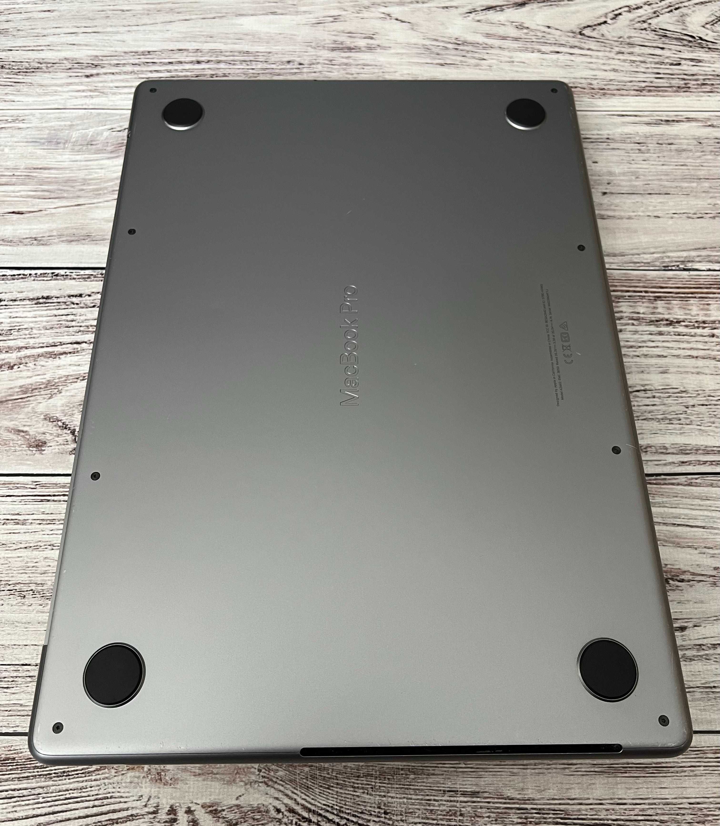 Macbook Pro 14" 2021 M1 Pro / 32Gb DDR5 / SSD 512Gb