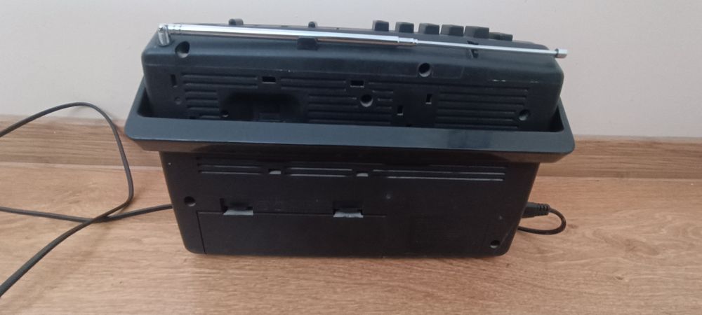Stary Radiomagnetofon grundig