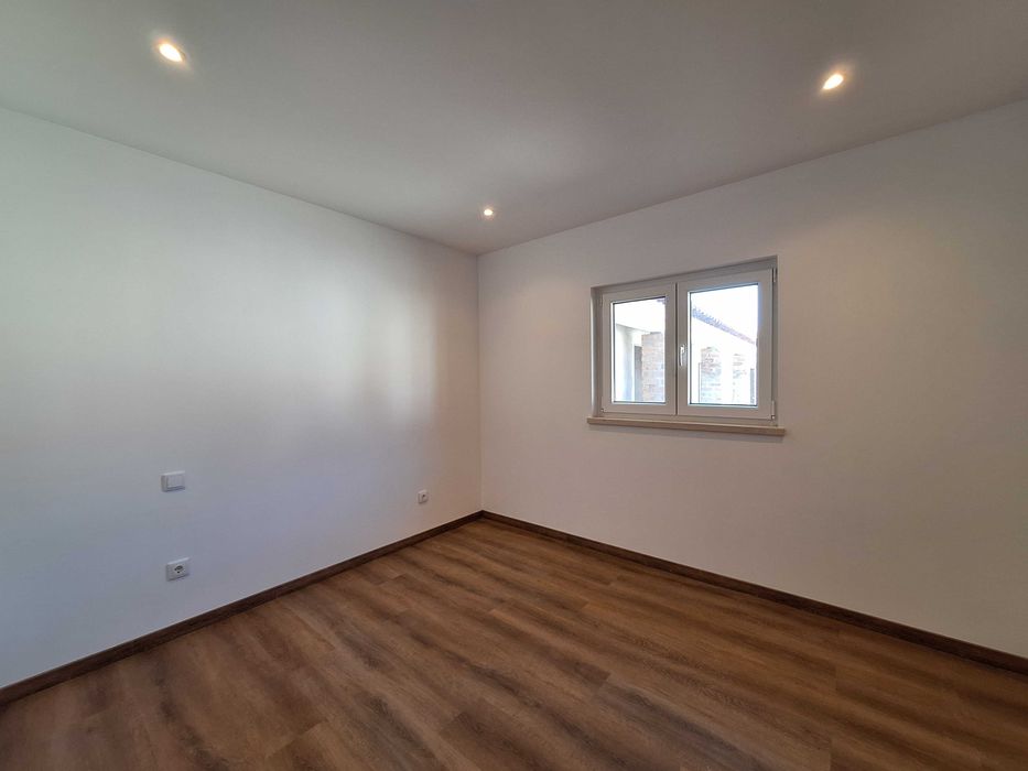 Casa T2 para Arrendar em Monte Redondo, Leiria (moradia, apartamento)