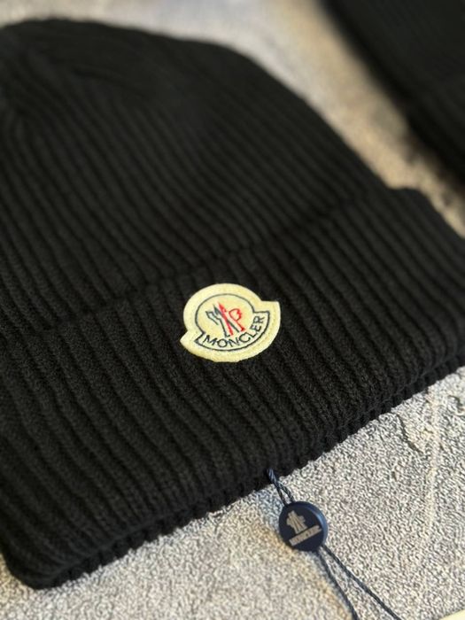 Продам шапку moncler