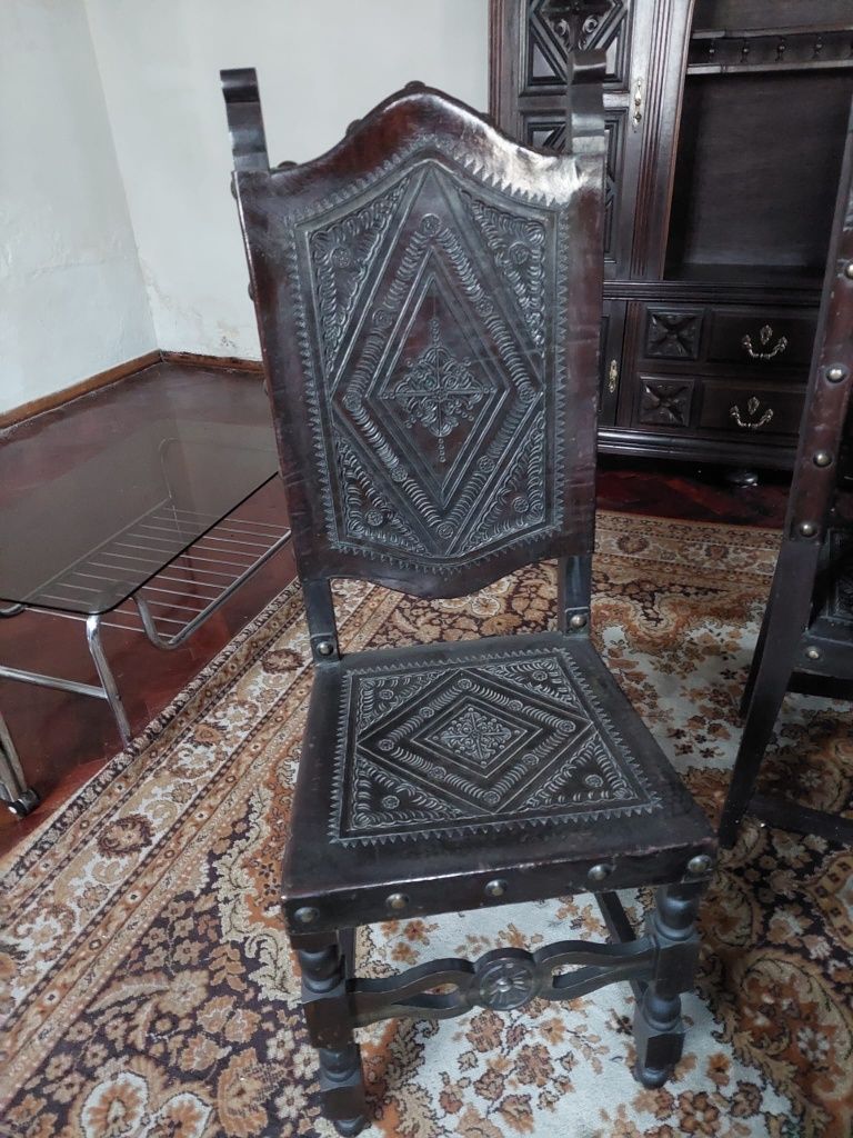 Mesa de sala de Jantar em Mogno