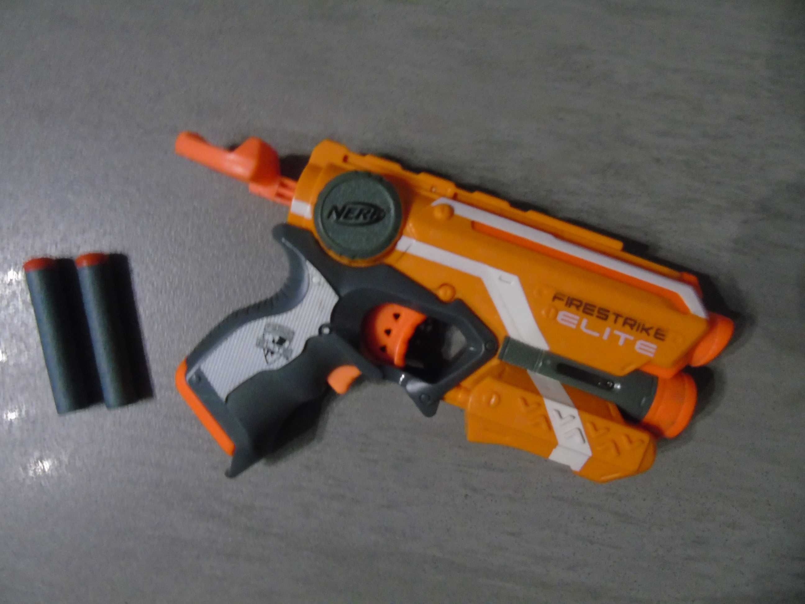 pistolet Nerf Elite z laserowym celownikiem