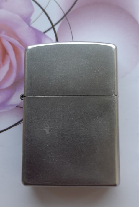 Зажигалка Zippo.