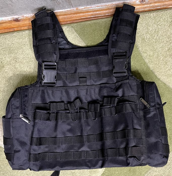 Чорний тактичний жилет (плитоноска) розмір XL