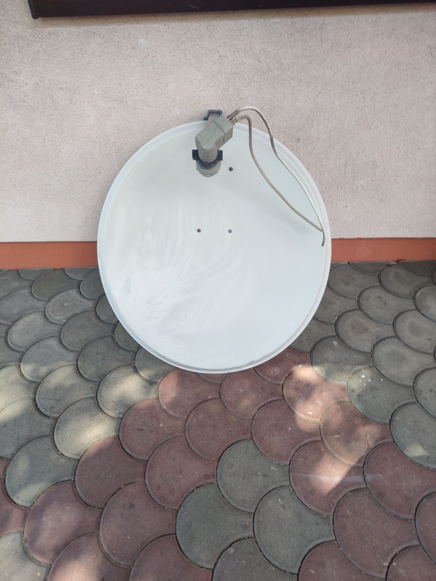 Antena satelitarna