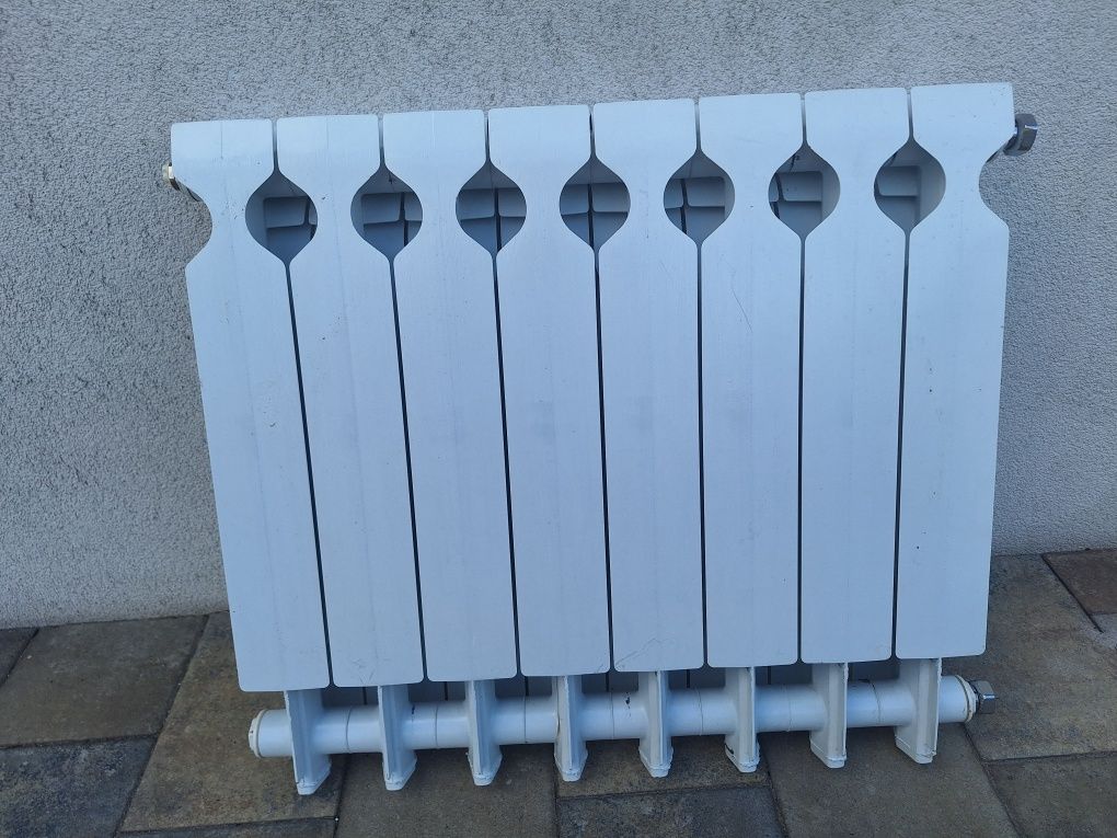 Grzejnik aluminiowy z osprzerem