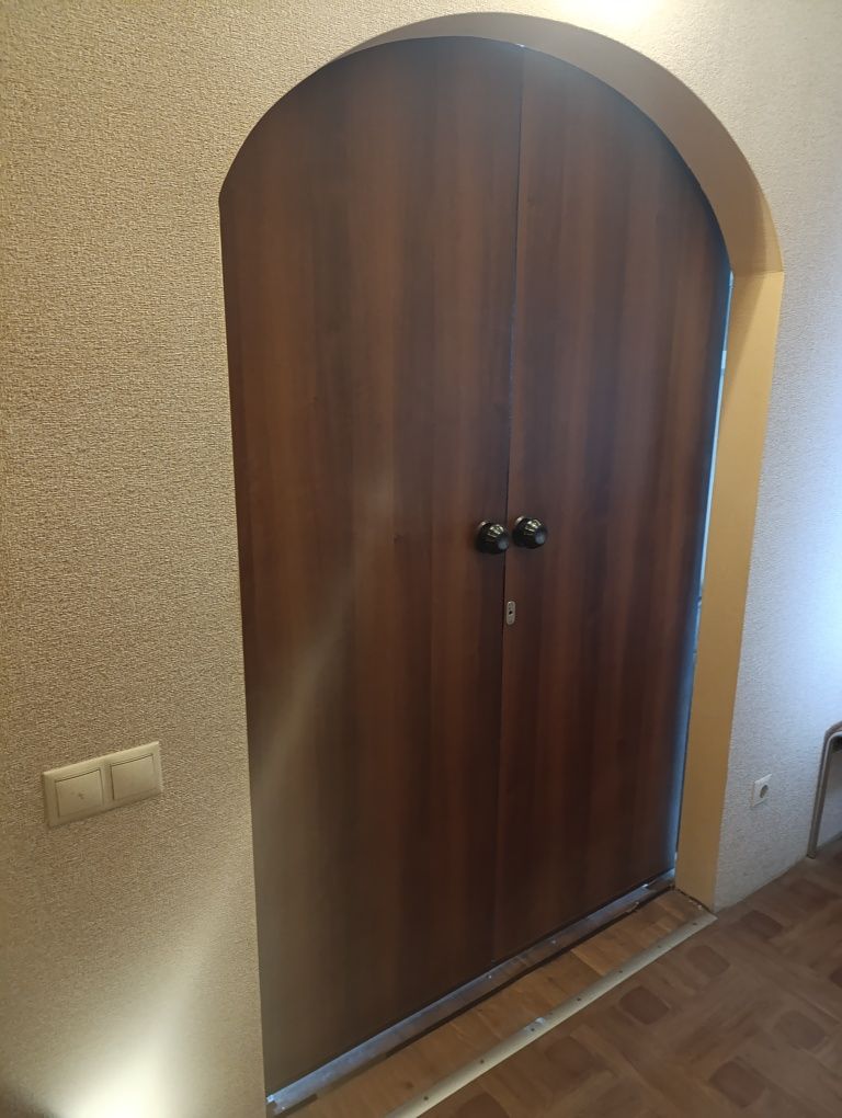 Продам двері розсувні з механізмом