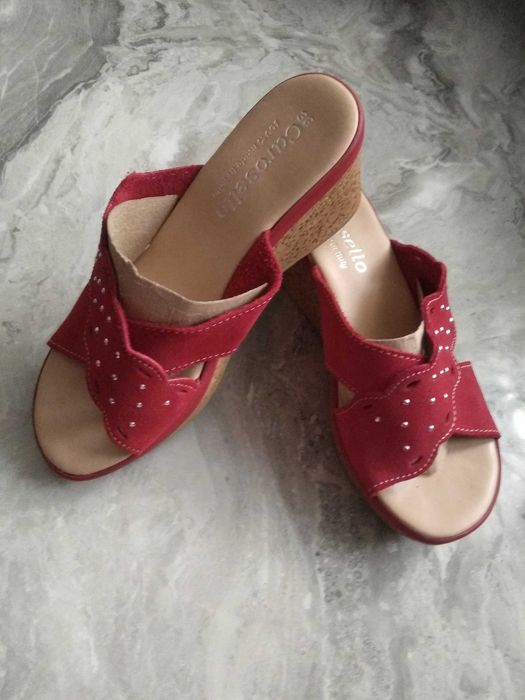 Продам женские шлепанцы