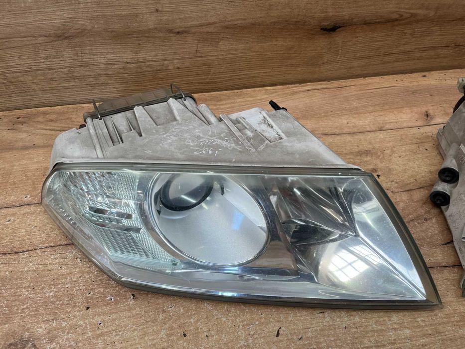 Lampa/reflektor przedni lewy prawy Skoda Octavia II