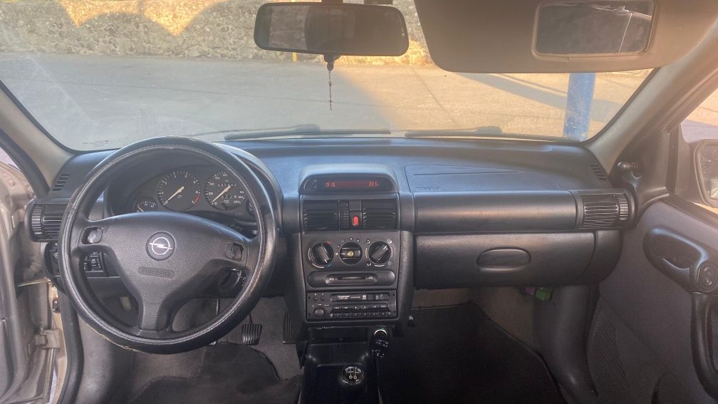 Opel Corsa 1.0 12V - 06/2000