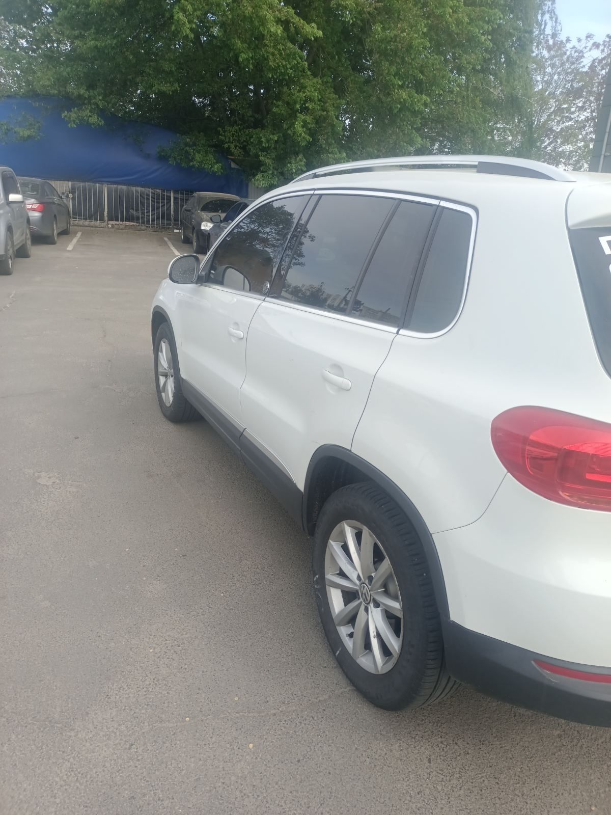 Автомобіль Volkswagen Tiguan 2016 року.