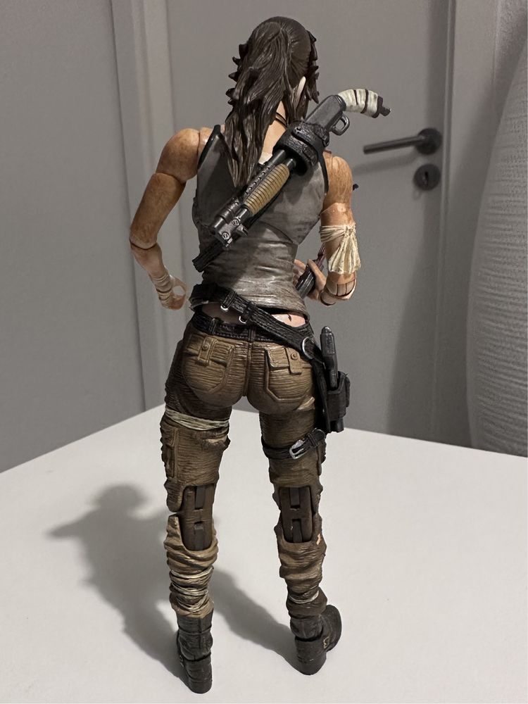 Figura lara Croft tom Raider edição colecionador