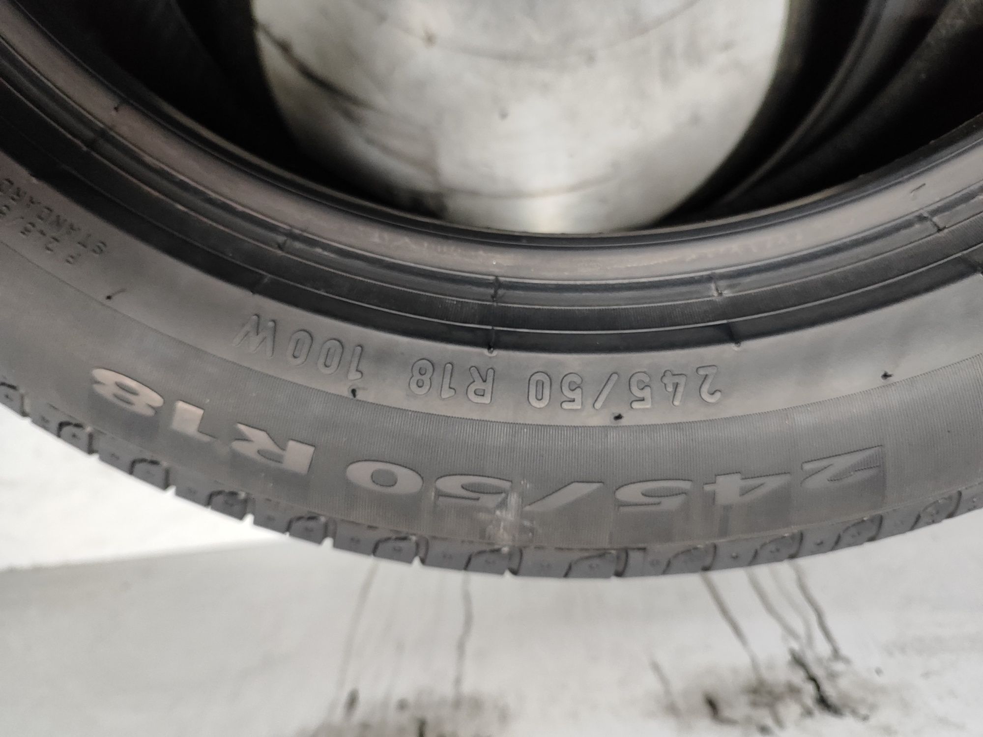 2 pneus semi novos Pirelli 245/50R18 100W RTF Oferta dos Portes