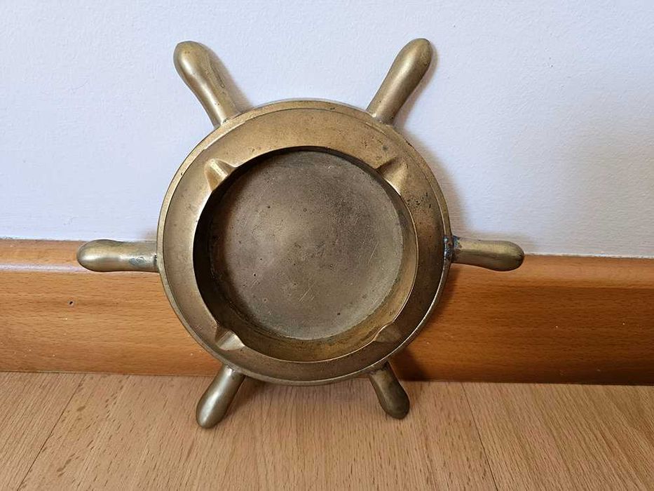 Cinzeiro antigo em latão